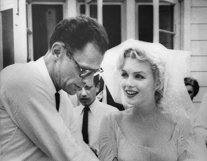Картинки по запросу 1956 - свадьба Мэрилин Монро и Артура Миллера.